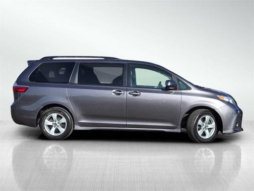 2019 Toyota Sienna LE