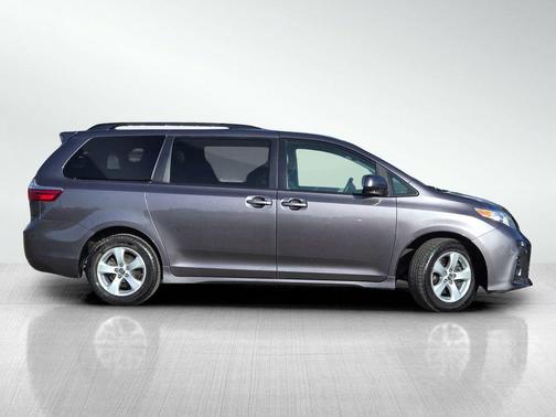 2019 Toyota Sienna LE