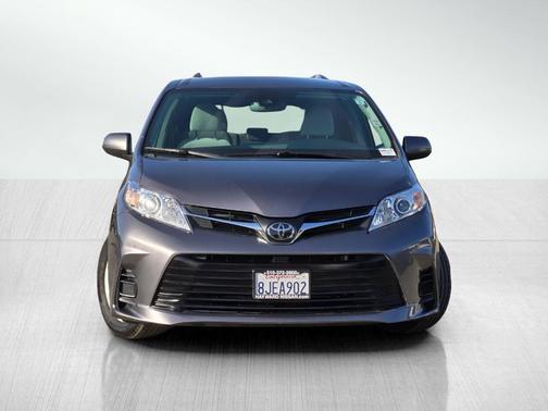 2019 Toyota Sienna LE