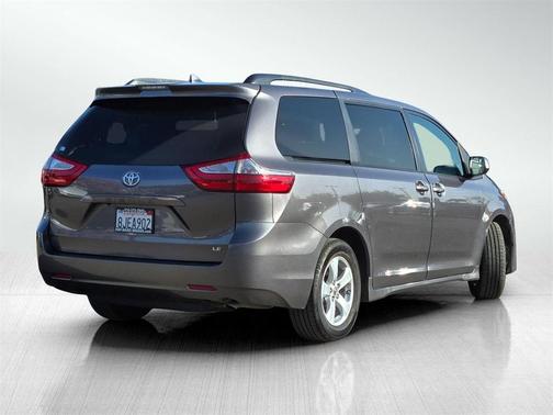 2019 Toyota Sienna LE