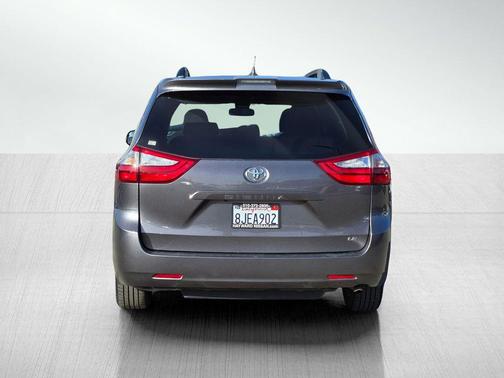 2019 Toyota Sienna LE