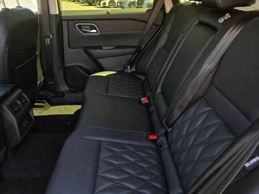 Champagne Silve 2026 Nissan Rogue Platinum