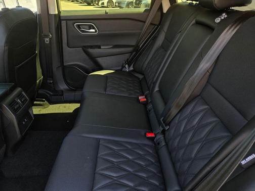 Champagne Silve 2026 Nissan Rogue Platinum