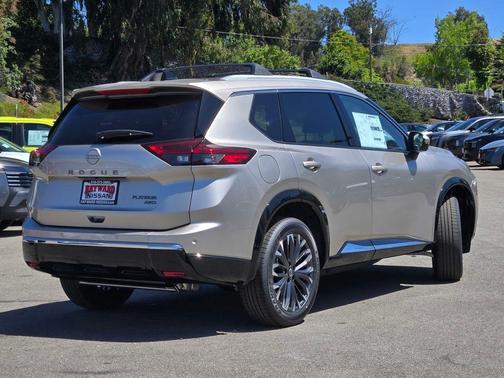 Champagne Silve 2026 Nissan Rogue Platinum