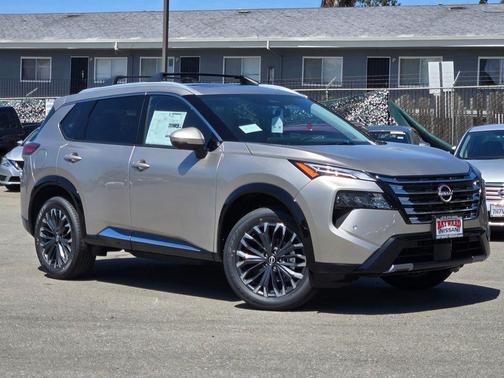 Champagne Silve 2026 Nissan Rogue Platinum