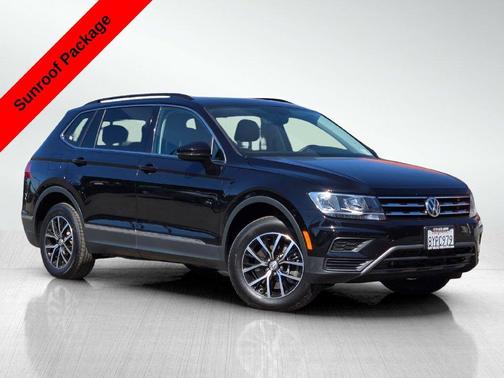 Deep Black Pearl Effect 2021 Volkswagen Tiguan 2.0T SE