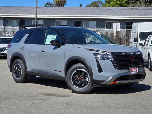 Boulder Gray Metallic 2026 Nissan Pathfinder Rock Creek