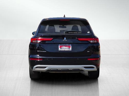 Labrador Black Pearl 2022 Mitsubishi Outlander SE