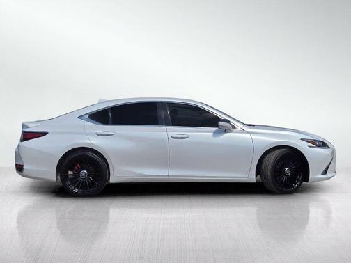 Eminent White Pearl 2025 Lexus ES 300h Base