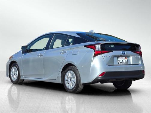 2022 Toyota Prius LE