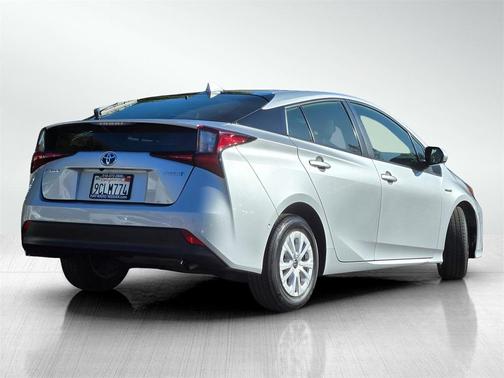 2022 Toyota Prius LE