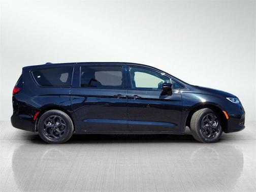 2022 Chrysler Pacifica Hybrid Touring L