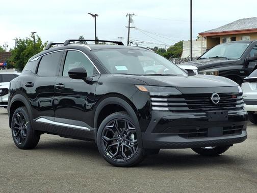 Super Black 2025 Nissan Kicks SR