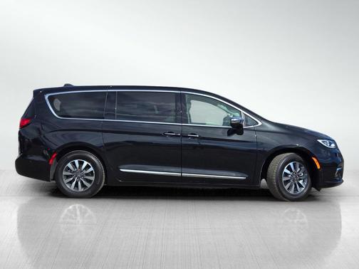 2022 Chrysler Pacifica Hybrid Limited