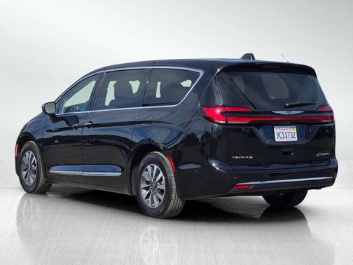 2022 Chrysler Pacifica Hybrid Limited