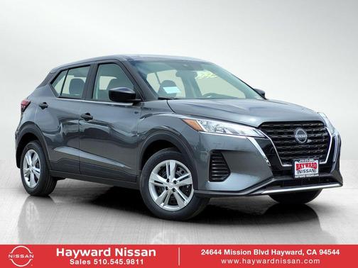 Gun Metallic 2025 Nissan Kicks Play S