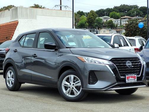 Gun Metallic 2025 Nissan Kicks Play S