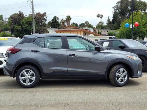 Gun Metallic 2025 Nissan Kicks Play S