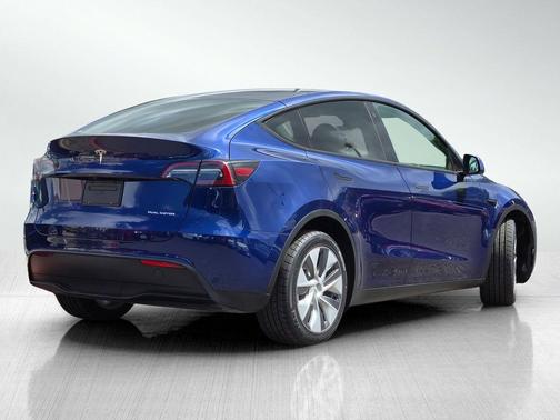 Deep Blue Metallic 2023 Tesla Model Y Long Range