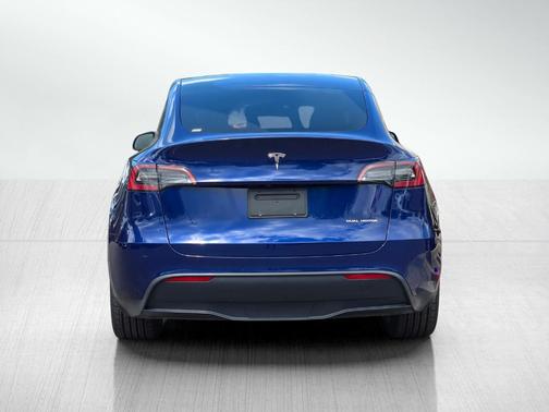 Deep Blue Metallic 2023 Tesla Model Y Long Range