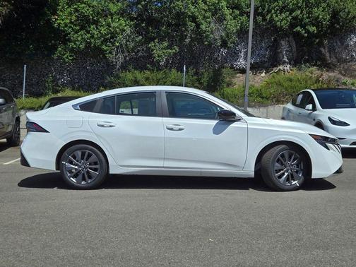 Aspen White 2026 Nissan Sentra SL