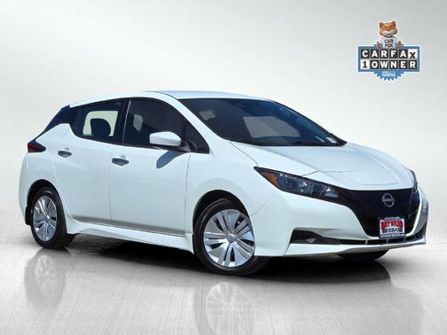 Glacier White 2025 Nissan Leaf S