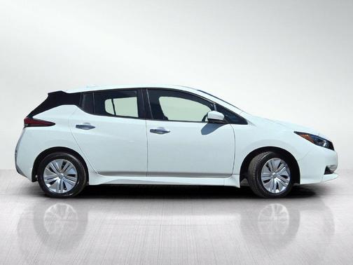 Glacier White 2025 Nissan Leaf S