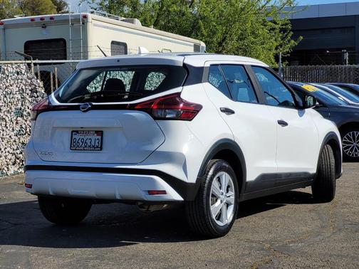2021 Nissan Kicks S