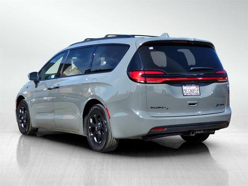 2022 Chrysler Pacifica Hybrid Limited