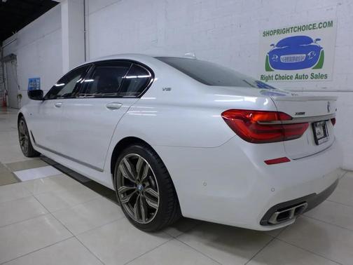 Mineral White Metallic 2019 BMW M760 xDrive