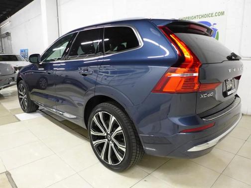 Denim Blue Metallic 2023 Volvo XC60 B5 Ultimate Bright Theme