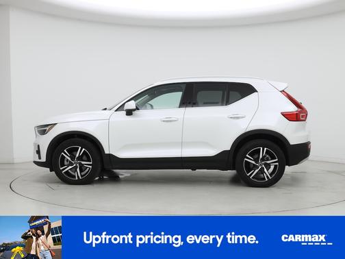 2023 Volvo XC40 B5 Plus Bright Theme