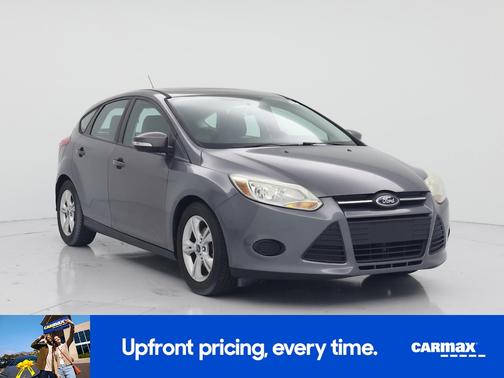 Gray 2014 Ford Focus SE