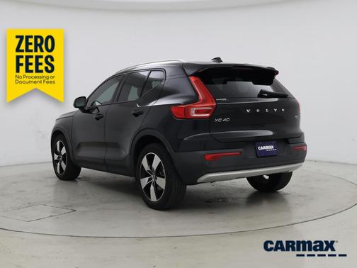 Black 2021 Volvo XC40 T5 Momentum