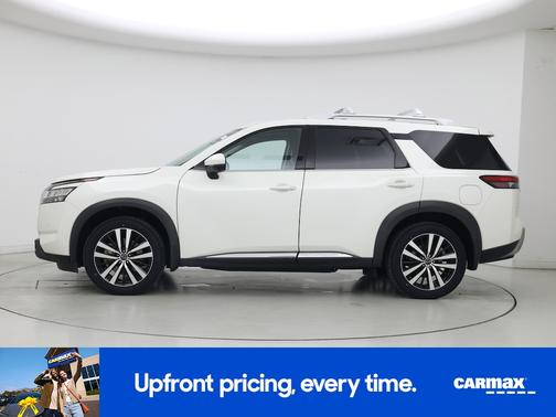 White 2023 Nissan Pathfinder Platinum