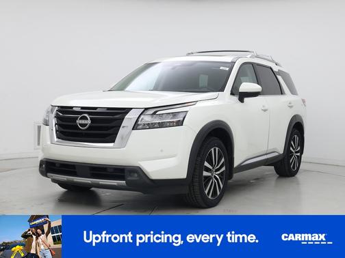 White 2023 Nissan Pathfinder Platinum