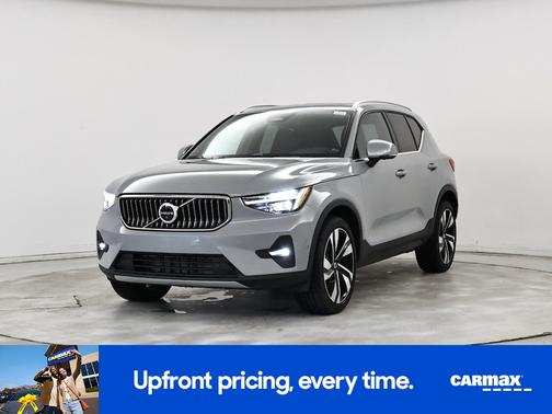 2025 Volvo XC40 B5 Plus Bright Theme