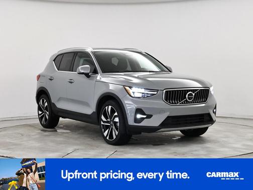 2025 Volvo XC40 B5 Plus Bright Theme