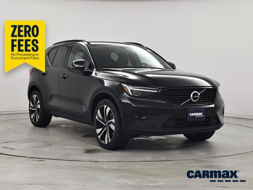Black 2024 Volvo XC40 B5 Plus Dark Theme