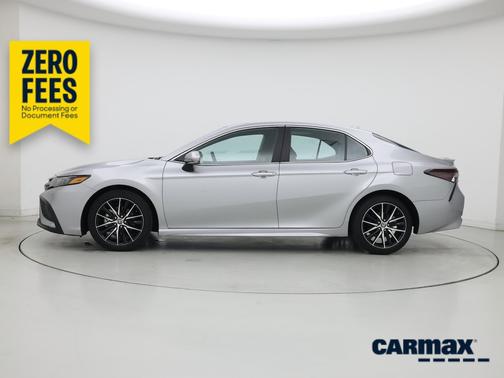 Silver 2024 Toyota Camry SE
