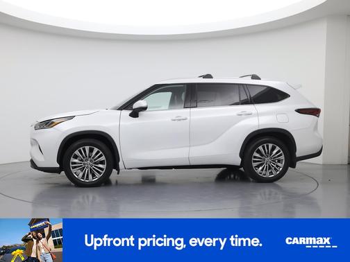 White 2024 Toyota Highlander Platinum