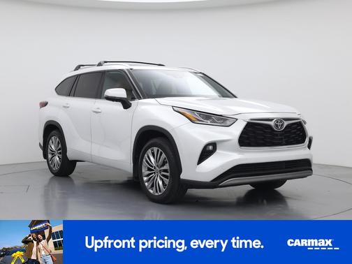 White 2024 Toyota Highlander Platinum