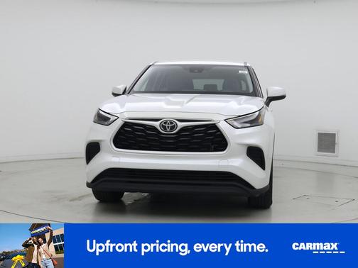 White 2022 Toyota Highlander L