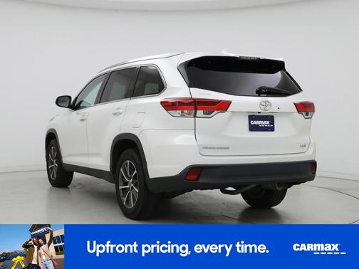 White 2019 Toyota Highlander XLE