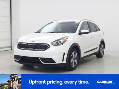 White 2017 Kia Niro LX
