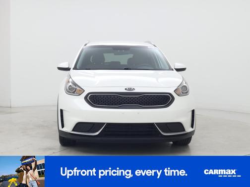 White 2017 Kia Niro LX