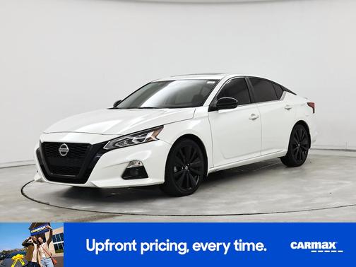White 2022 Nissan Altima SR