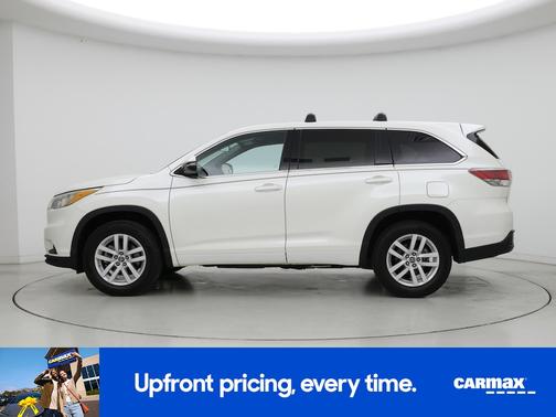 White 2016 Toyota Highlander LE