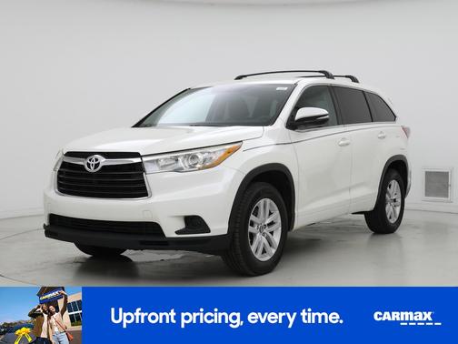 White 2016 Toyota Highlander LE