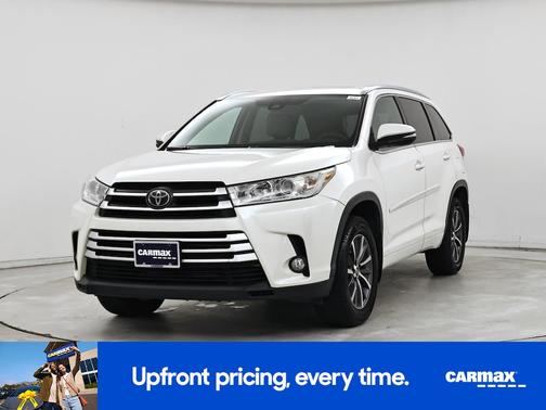 White 2018 Toyota Highlander XLE